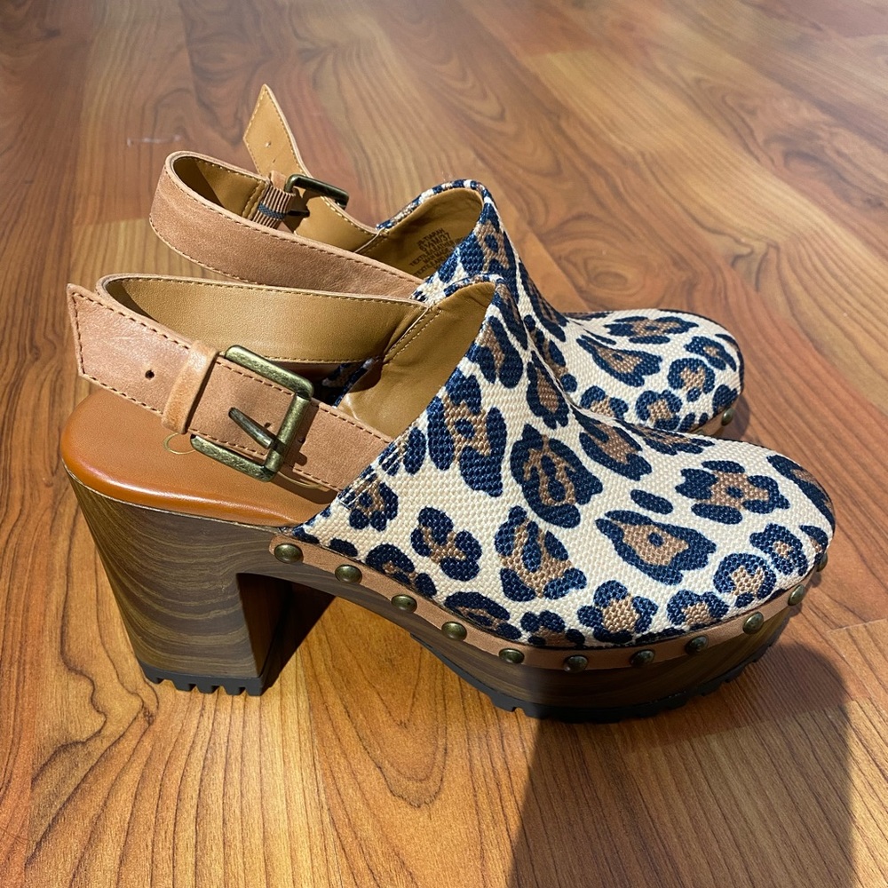 JESSICA SIMPSON NEW Tiarah platform heeled clogs cheetah animal print Size 6.5